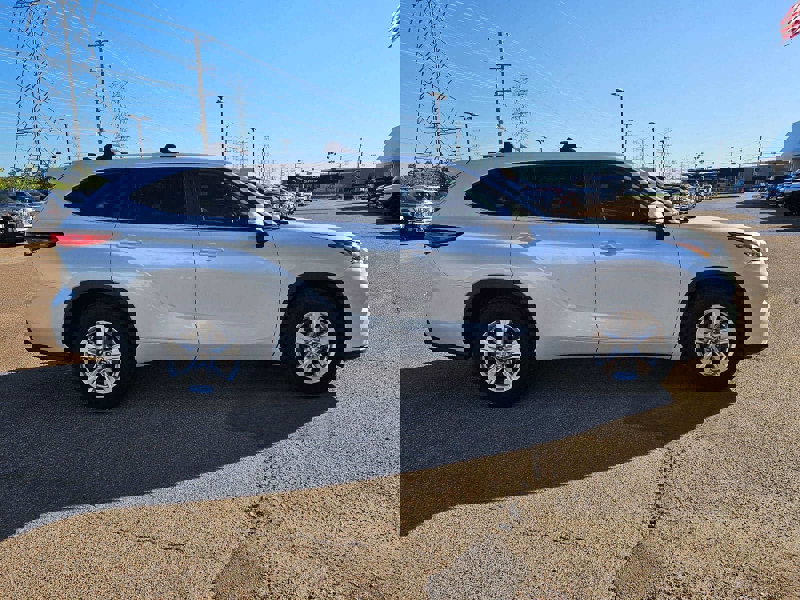 Used 2023 Toyota Highlander L image 36