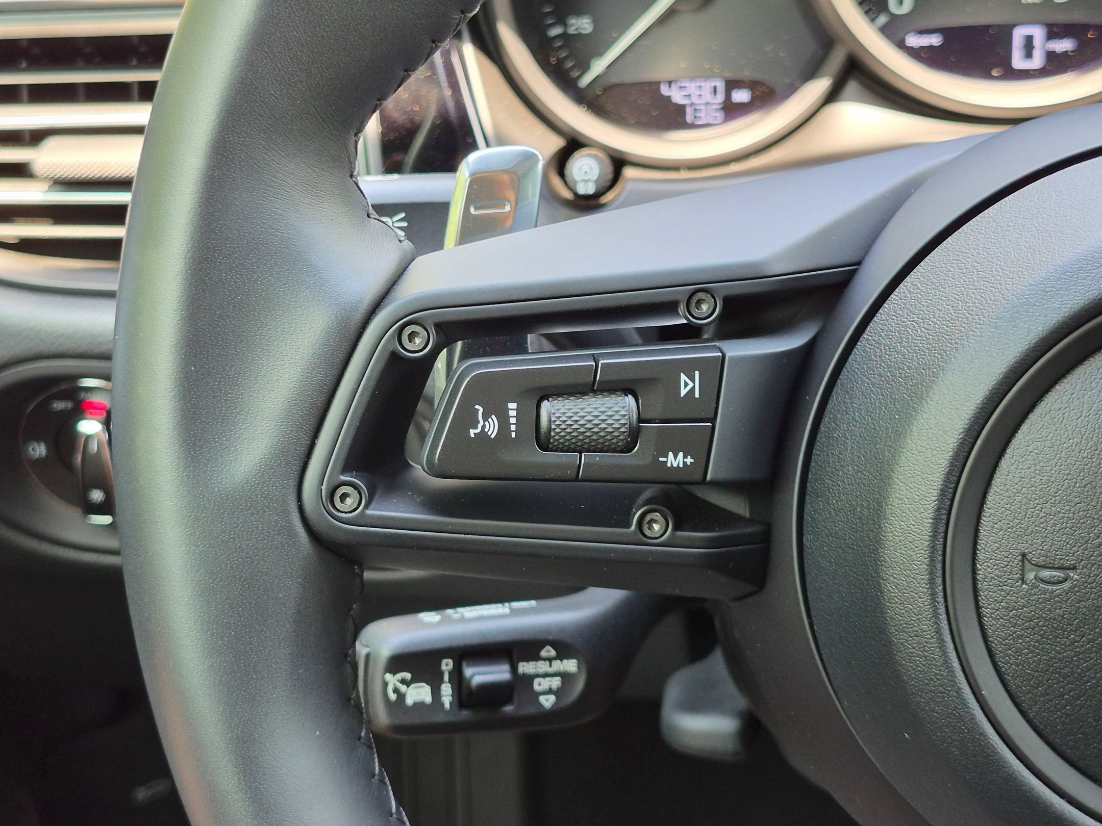 Certified 2026 Porsche Macan AWD/4WD image 9
