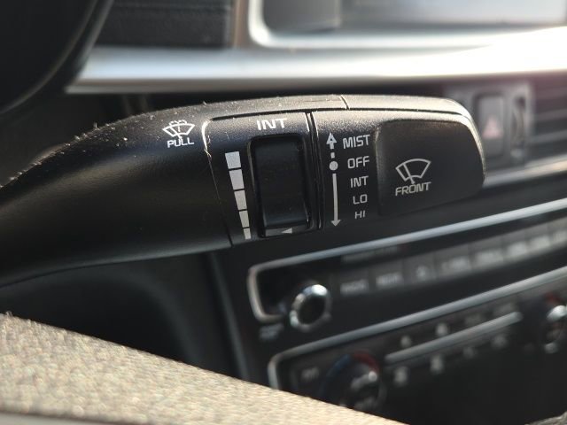 Used 2019 Kia Optima S image 32