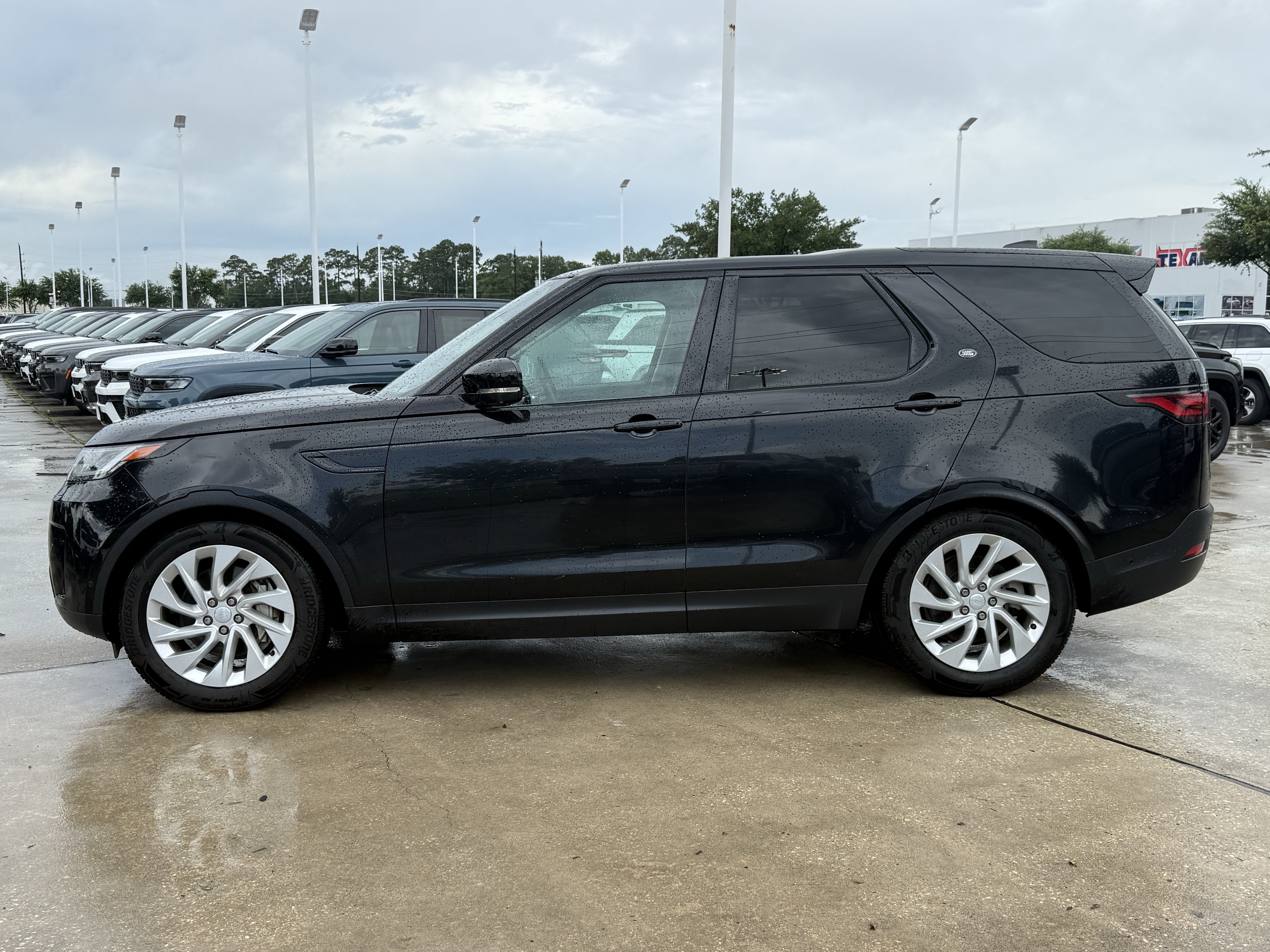 Used 2024 Land Rover Discovery S AWD/4WD image 8