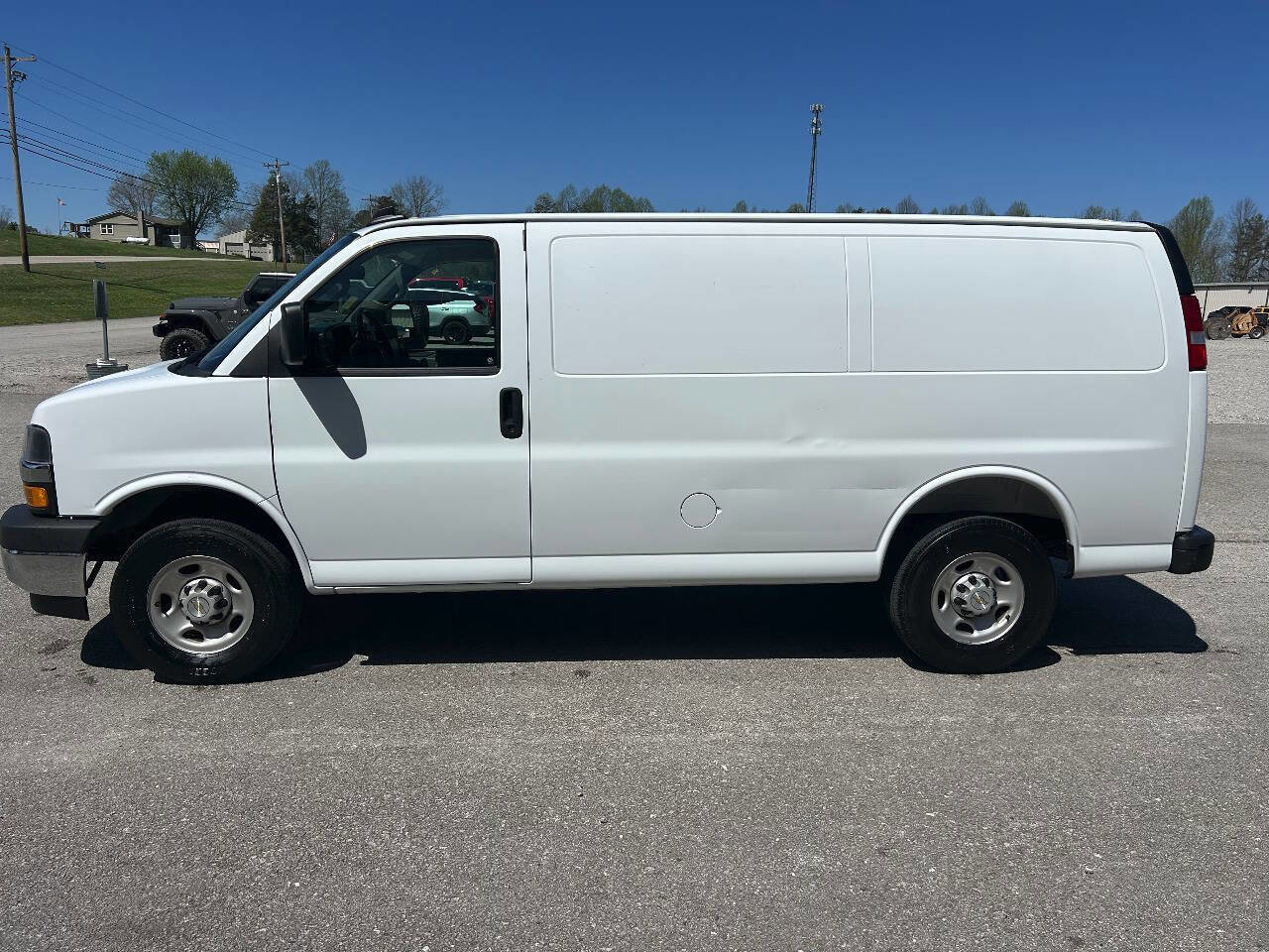 Used 2023 Chevrolet Express 2500 w/ Driver Convenience Package image 3