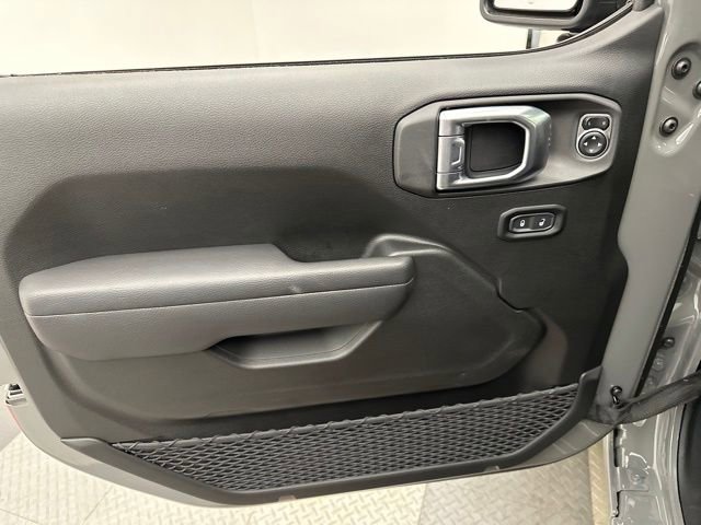 Used 2023 Jeep Gladiator Sport image 17