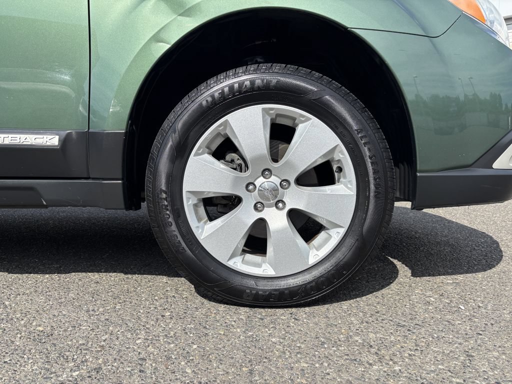 Used 2012 Subaru Outback 2.5i Premium AWD/4WD image 9