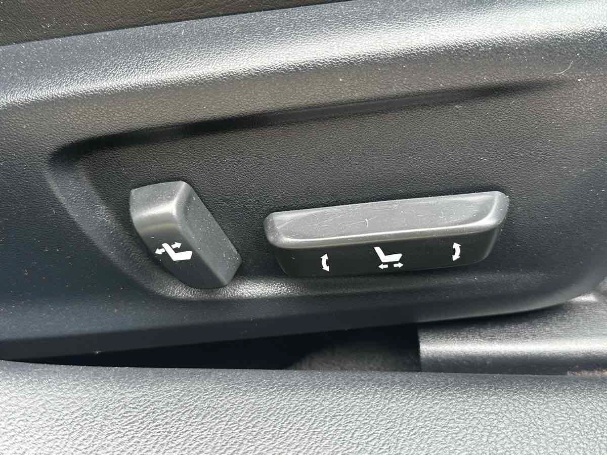 Used 2016 Lexus IS 300 AWD w/ F Sport Package image 41