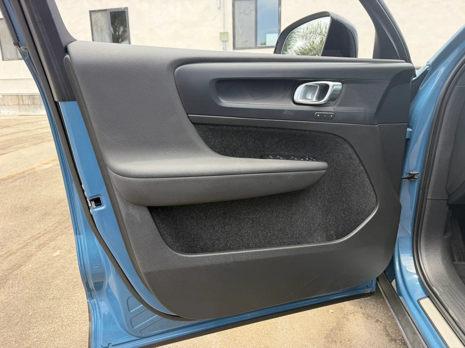 Used 2023 Volvo C40 P8 Recharge Plus w/ Protection Package Premier AWD/4WD image 9