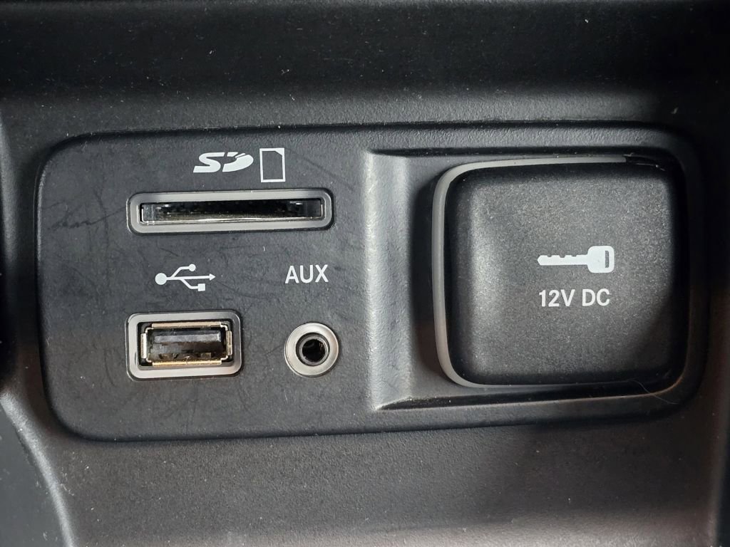 Used 2018 Jeep Cherokee Latitude AWD/4WD image 8