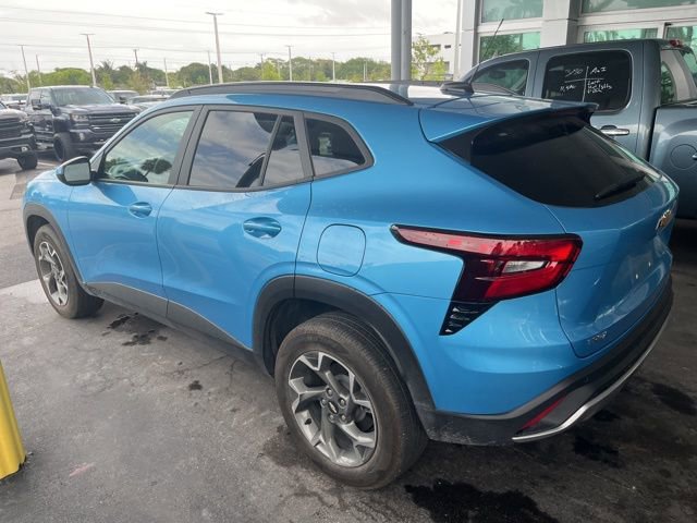 Certified 2025 Chevrolet Trax LT w/ Driver Confidence Package image 4