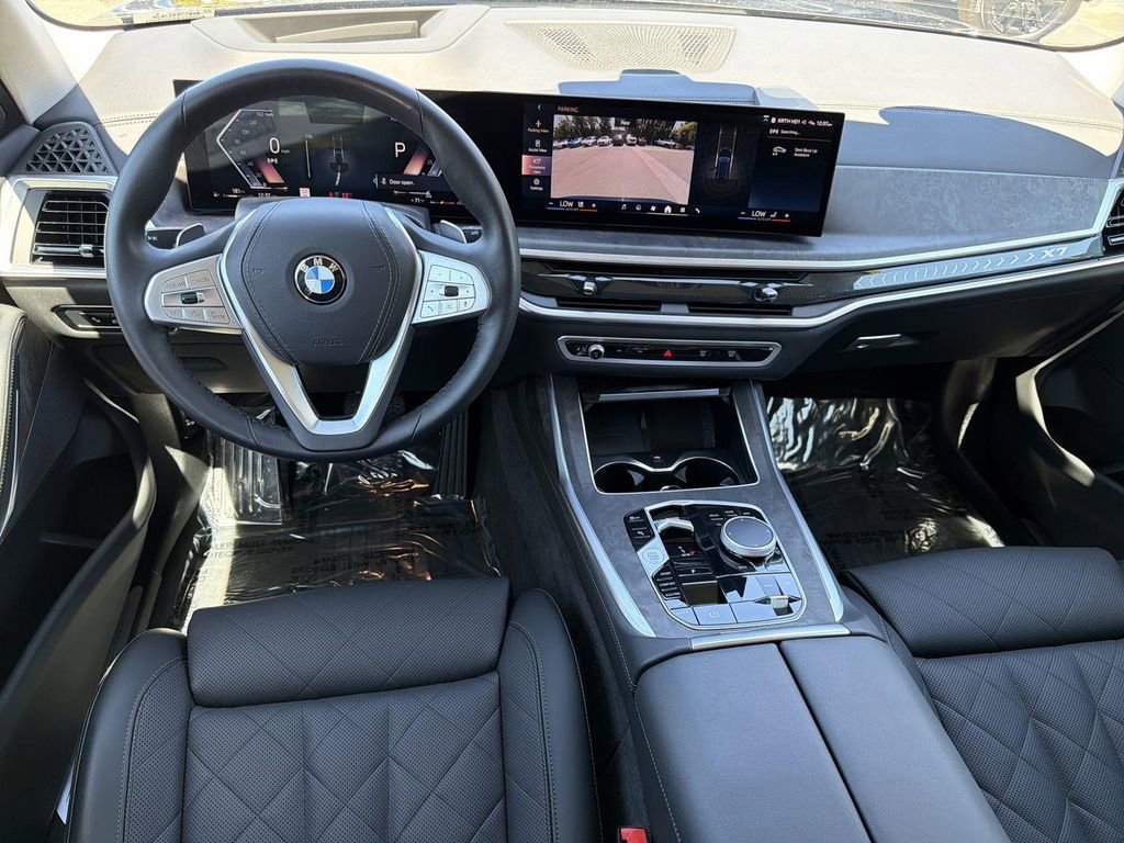 Used 2025 BMW X7 xDrive40i w/ Climate Comfort Package image 7