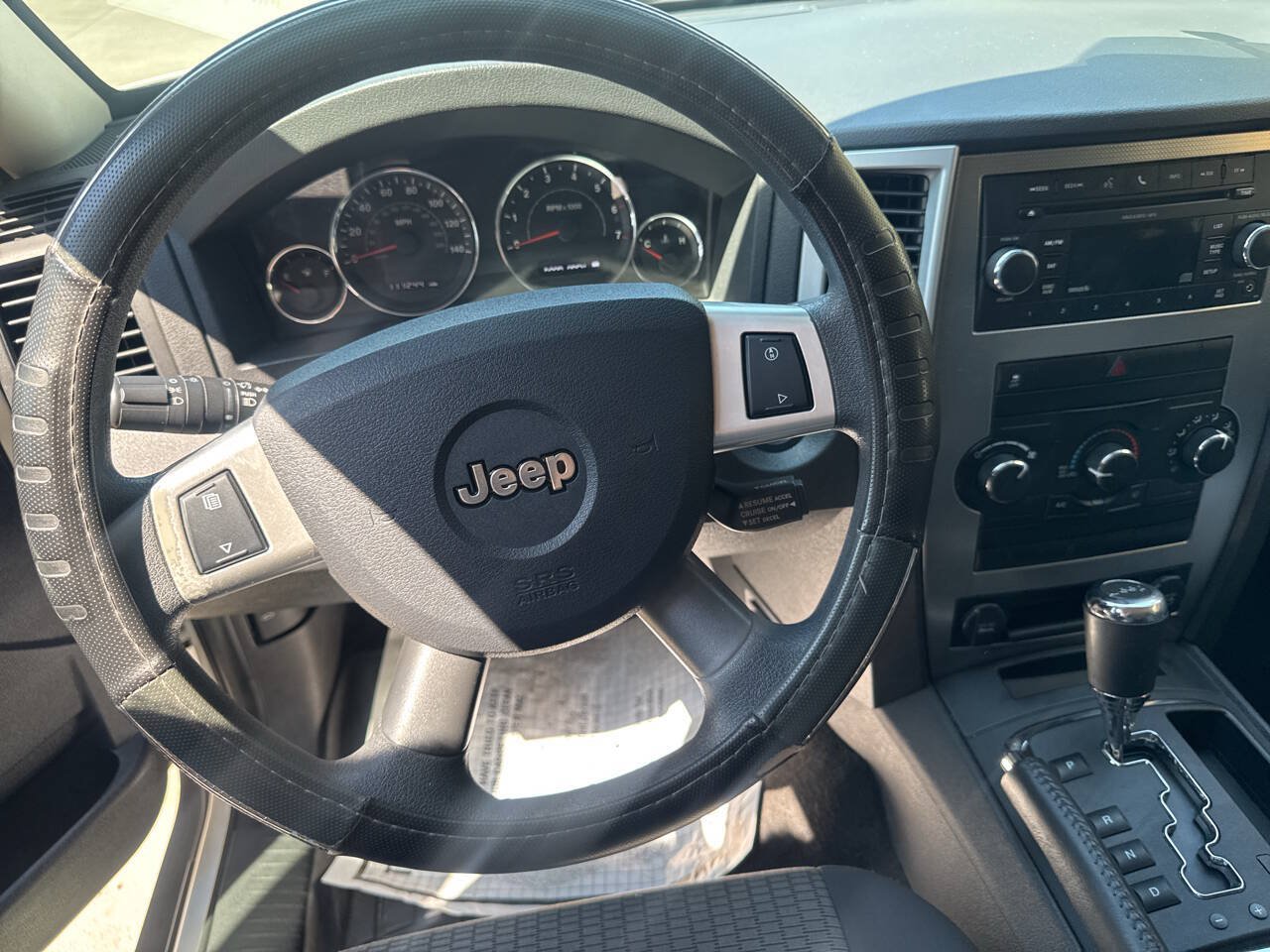 Used 2010 Jeep Grand Cherokee Laredo AWD/4WD image 17