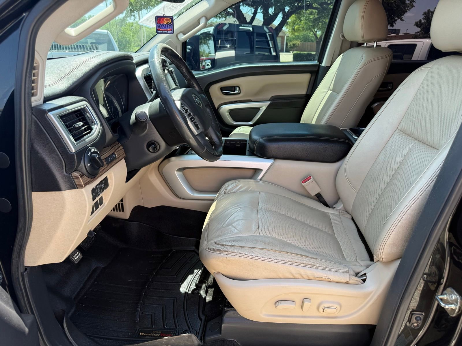Used 2016 Nissan Titan SL AWD/4WD image 12