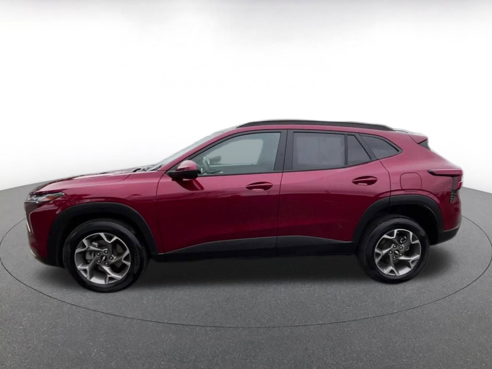 Used 2025 Chevrolet Trax LT FWD image 9