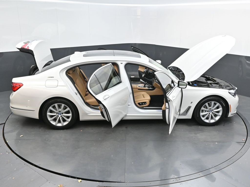 Used 2018 BMW 740e xDrive image 55