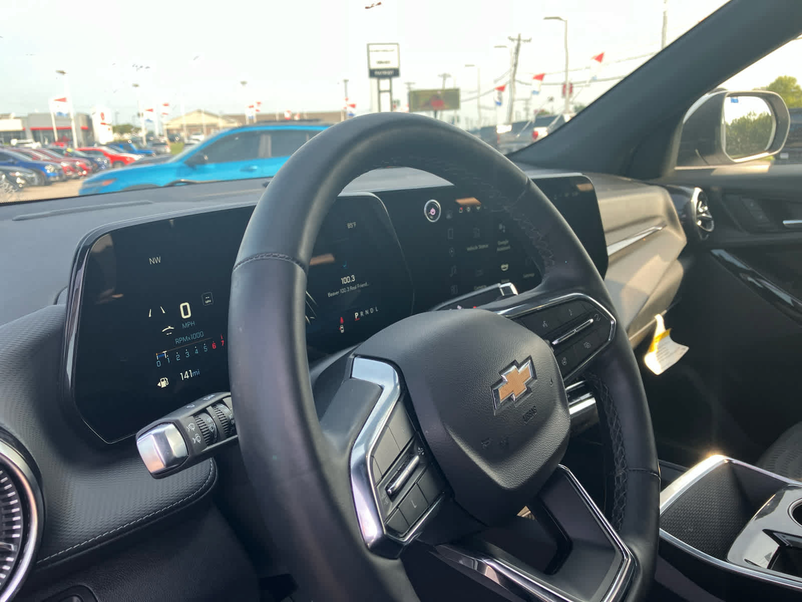 Used 2025 Chevrolet Equinox LT w/ Safety and Technology Package FWD image 9