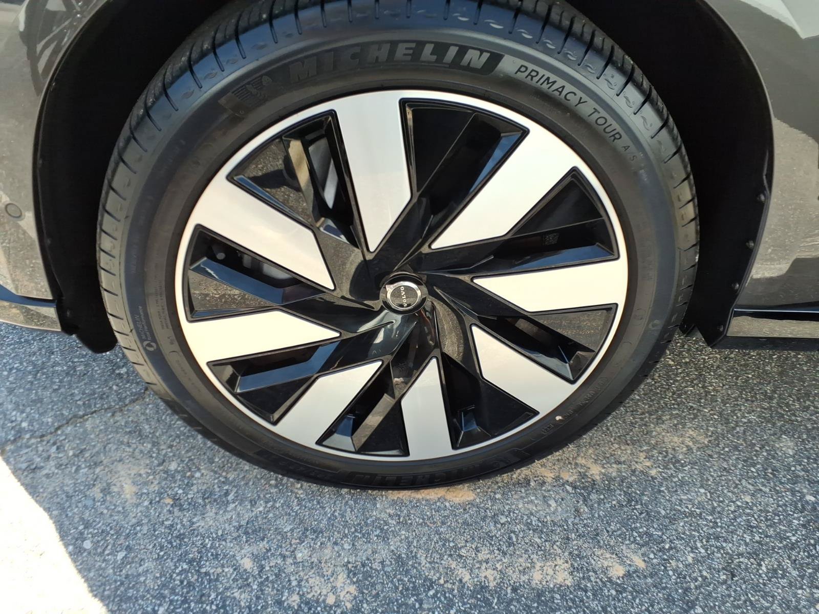 Used 2025 Volvo EX90 Ultra AWD/4WD image 11