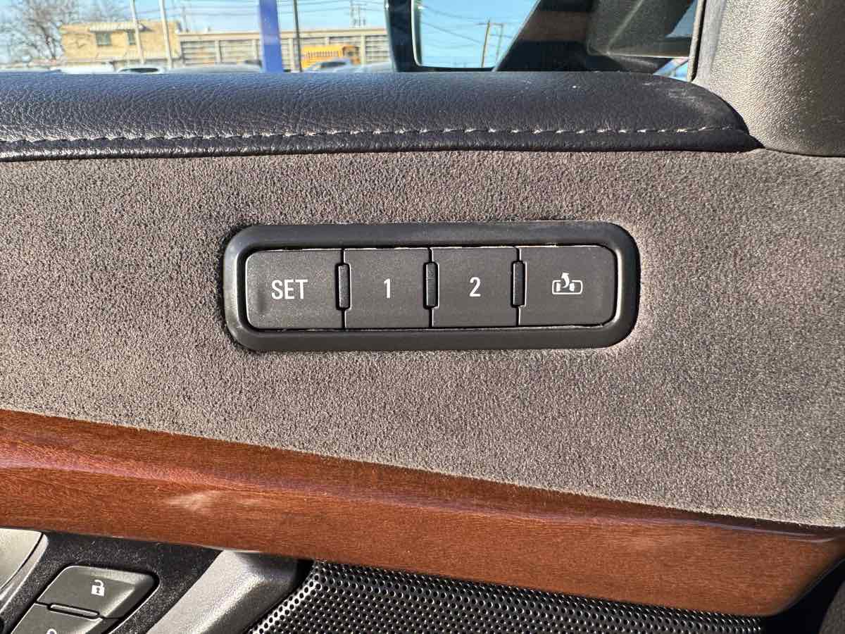 Used 2018 Cadillac Escalade Premium Luxury image 30