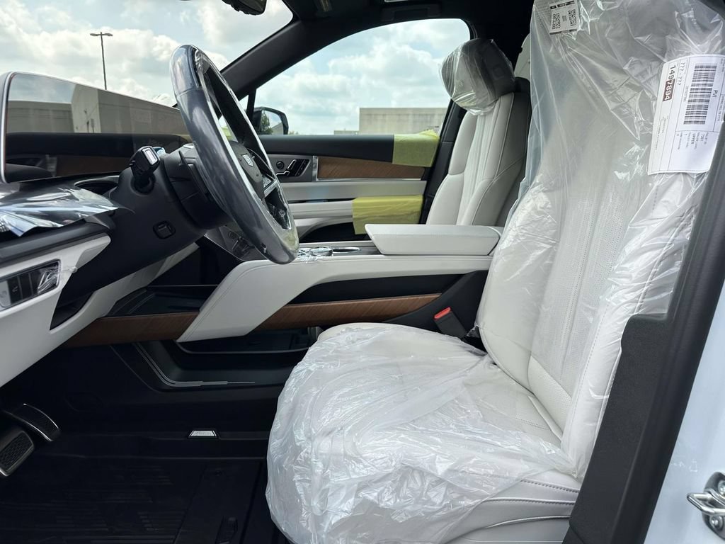 New 2027 Cadillac Vistiq Luxury w/ LPO, Floor Liner Package AWD/4WD image 8