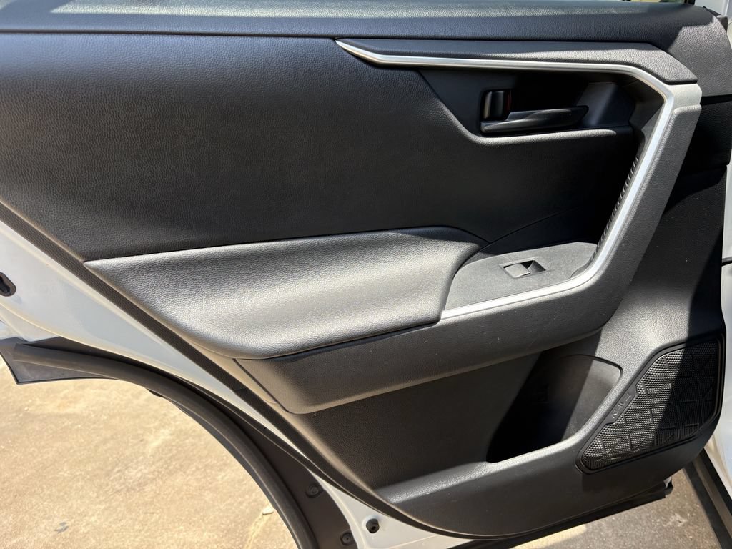 Used 2020 Toyota RAV4 LE FWD image 20