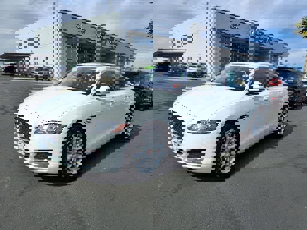 Used 2018 Jaguar XF Premium image 9