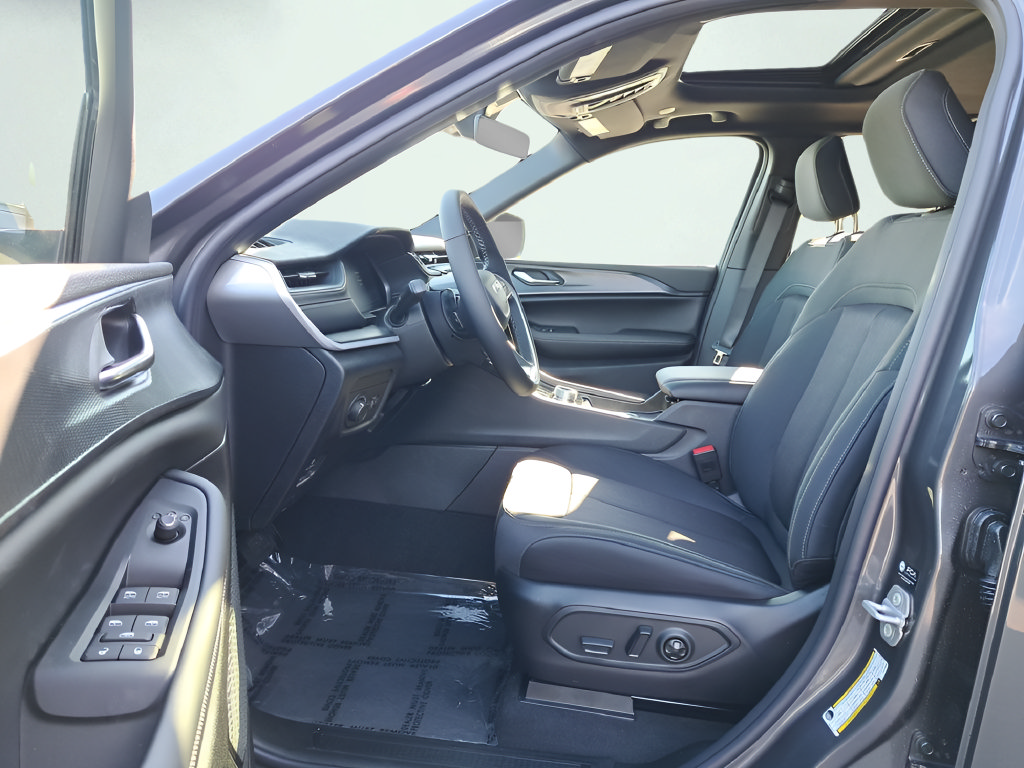 New 2026 Jeep Grand Cherokee Laredo X AWD/4WD image 10