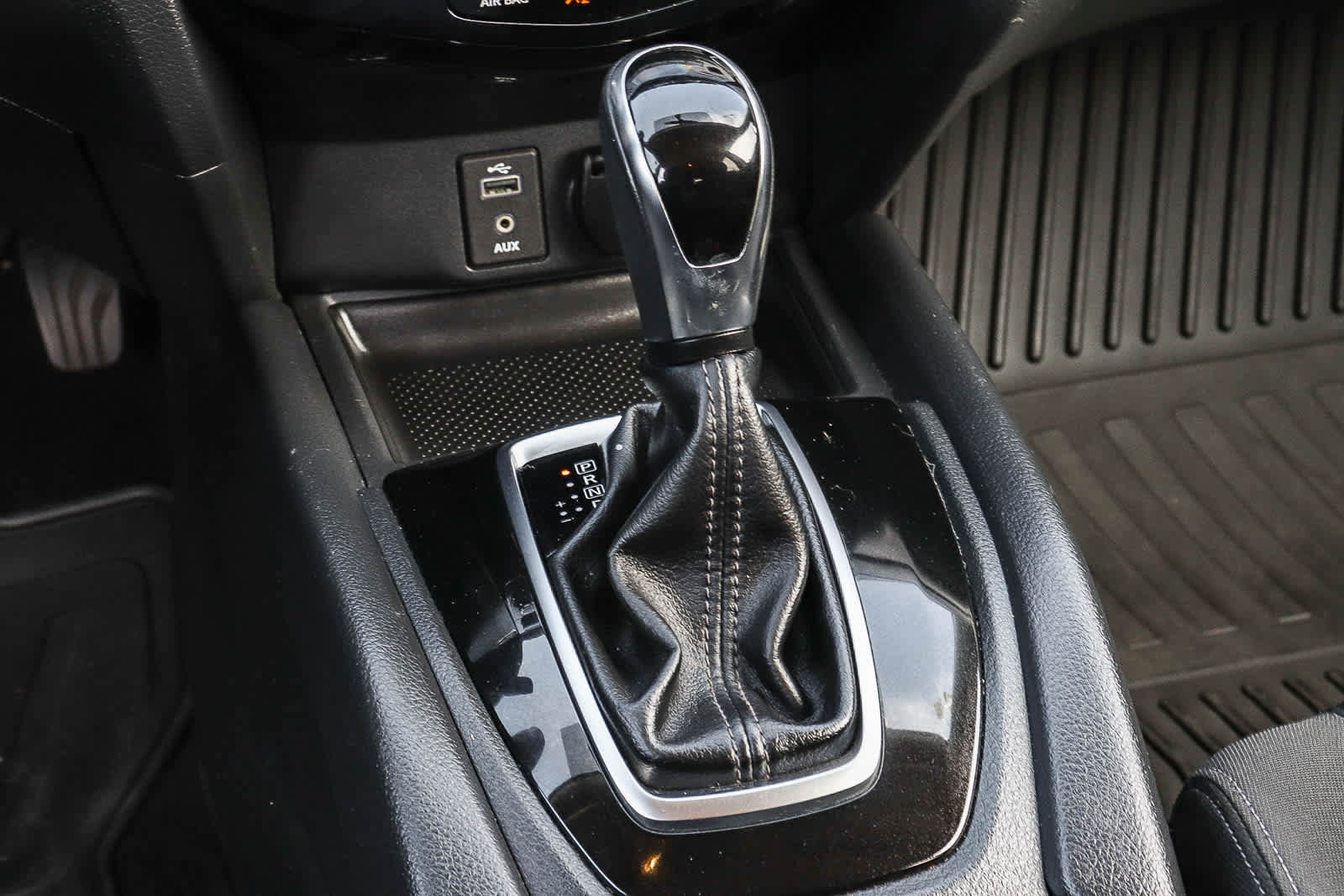 Used 2017 Nissan Rogue SV FWD image 24