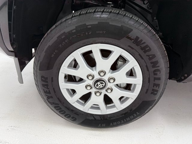 Used 2025 Toyota Tacoma SR5 w/ SR5 Upgrade Package image 7