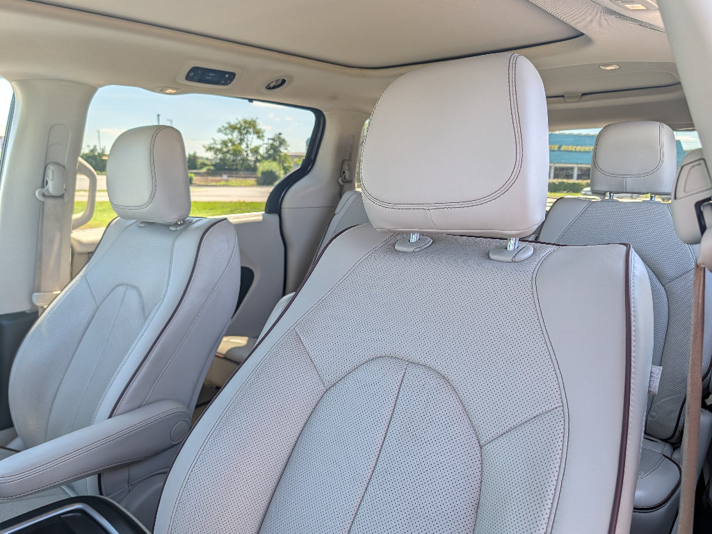 Used 2020 Chrysler Pacifica Limited FWD image 15