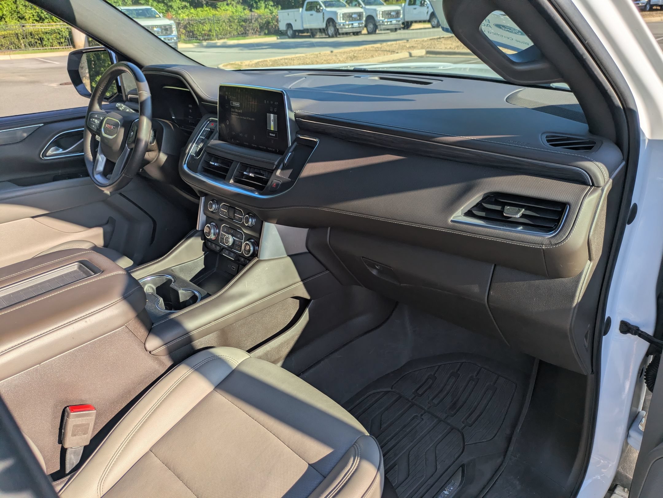 Used 2022 GMC Yukon XL SLT w/ SLT Luxury Package AWD/4WD image 39