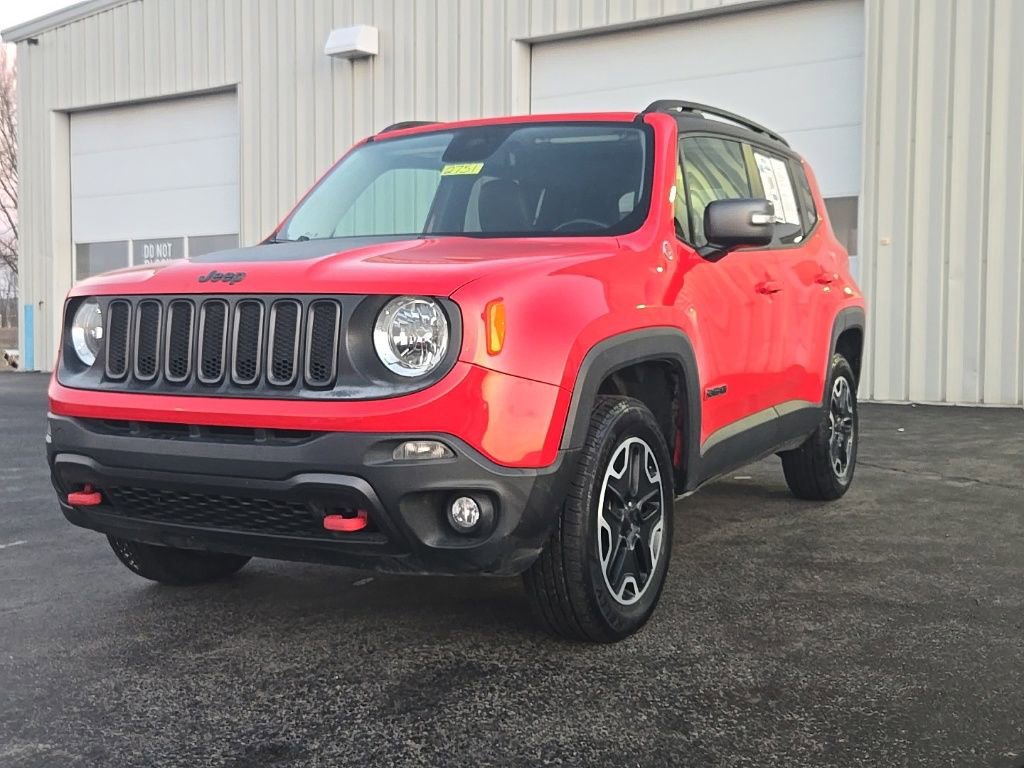 Used 2016 Jeep Renegade Trailhawk w/ Premium Trailhawk Package image 3