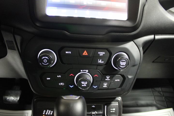 Used 2023 Jeep Renegade Latitude image 26