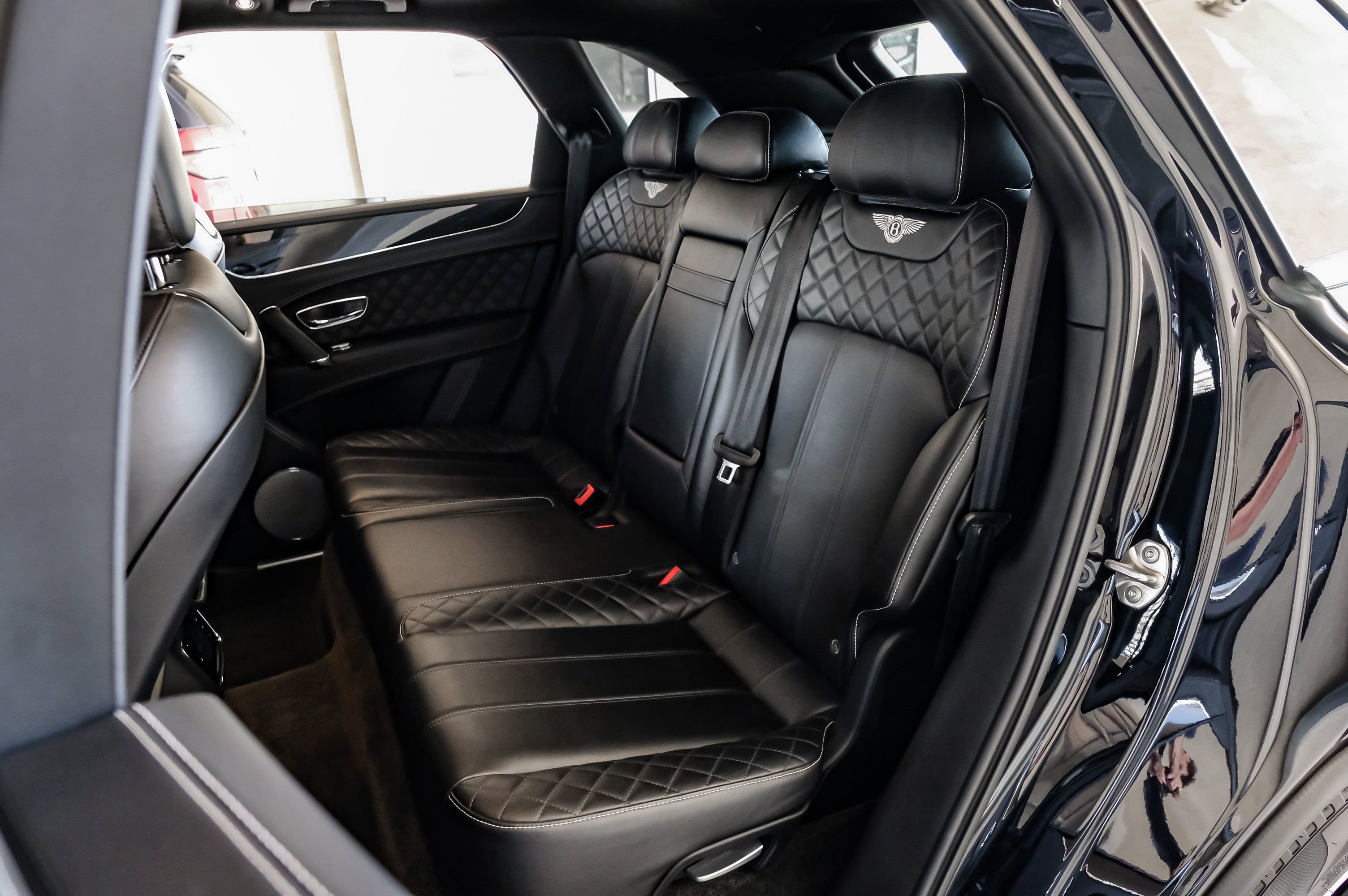 Used 2017 Bentley Bentayga image 43