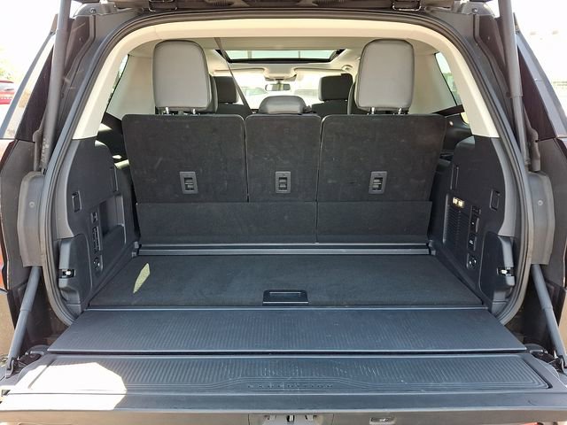 Used 2025 Ford Expedition Active image 29