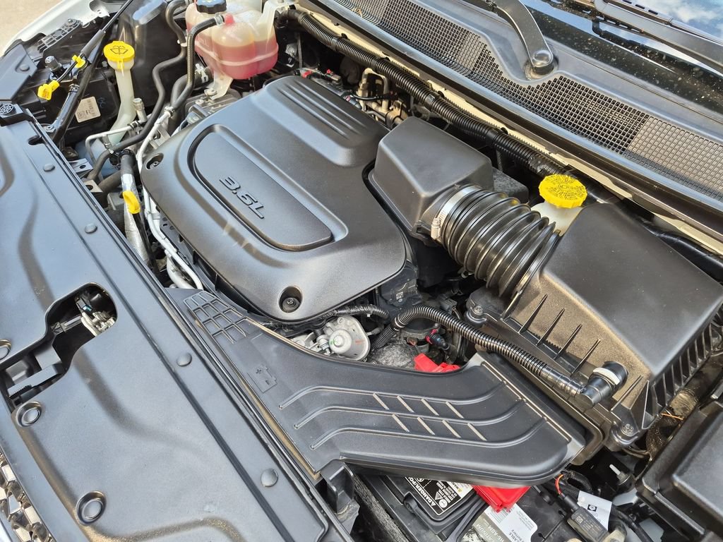 Used 2023 Chrysler Pacifica Touring-L FWD image 37