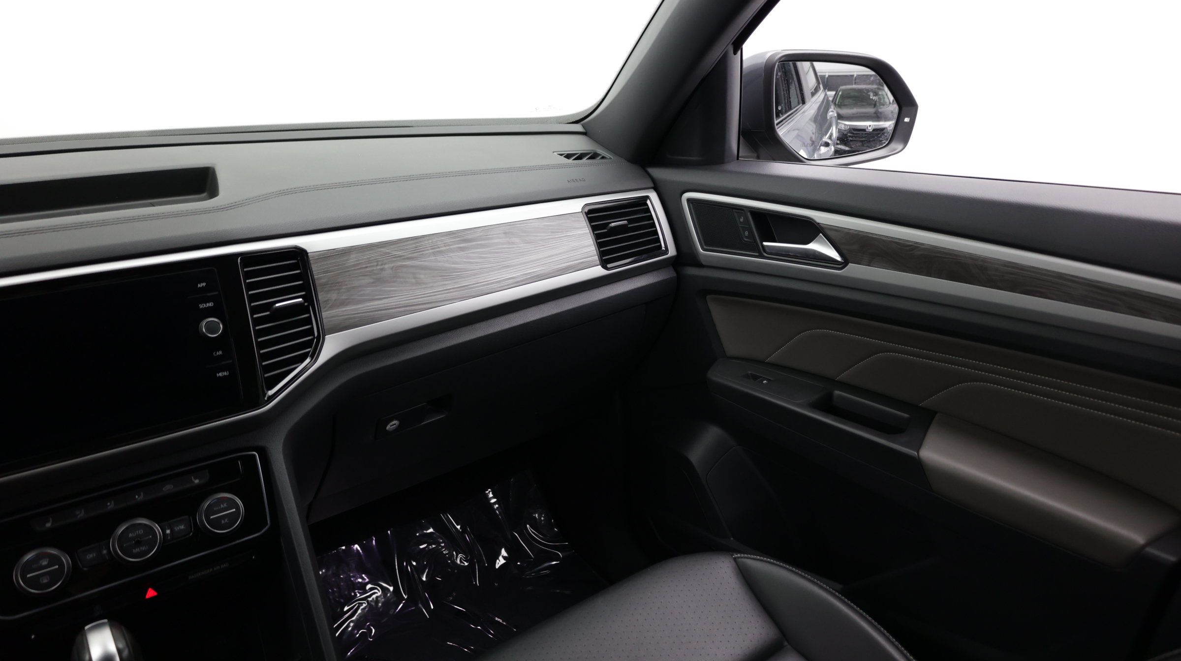Used 2023 Volkswagen Atlas Cross Sport SE FWD image 28