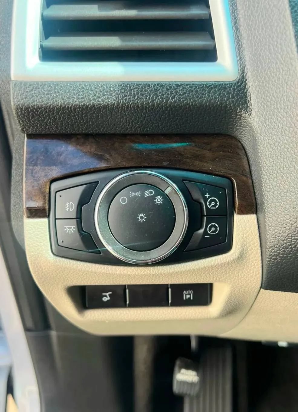 Used 2012 Ford Explorer Limited FWD image 35