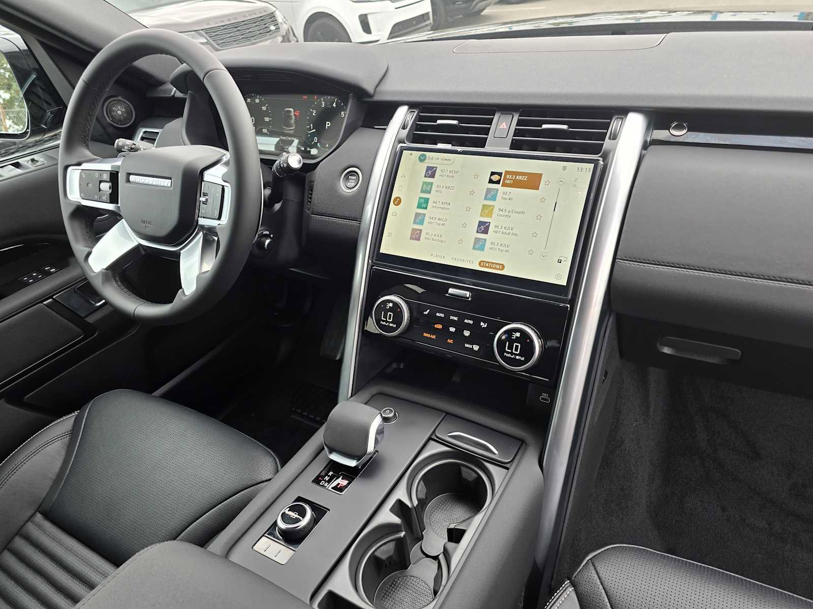 New 2025 Land Rover Discovery S image 10