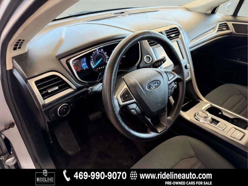 Used 2020 Ford Fusion SE FWD image 10