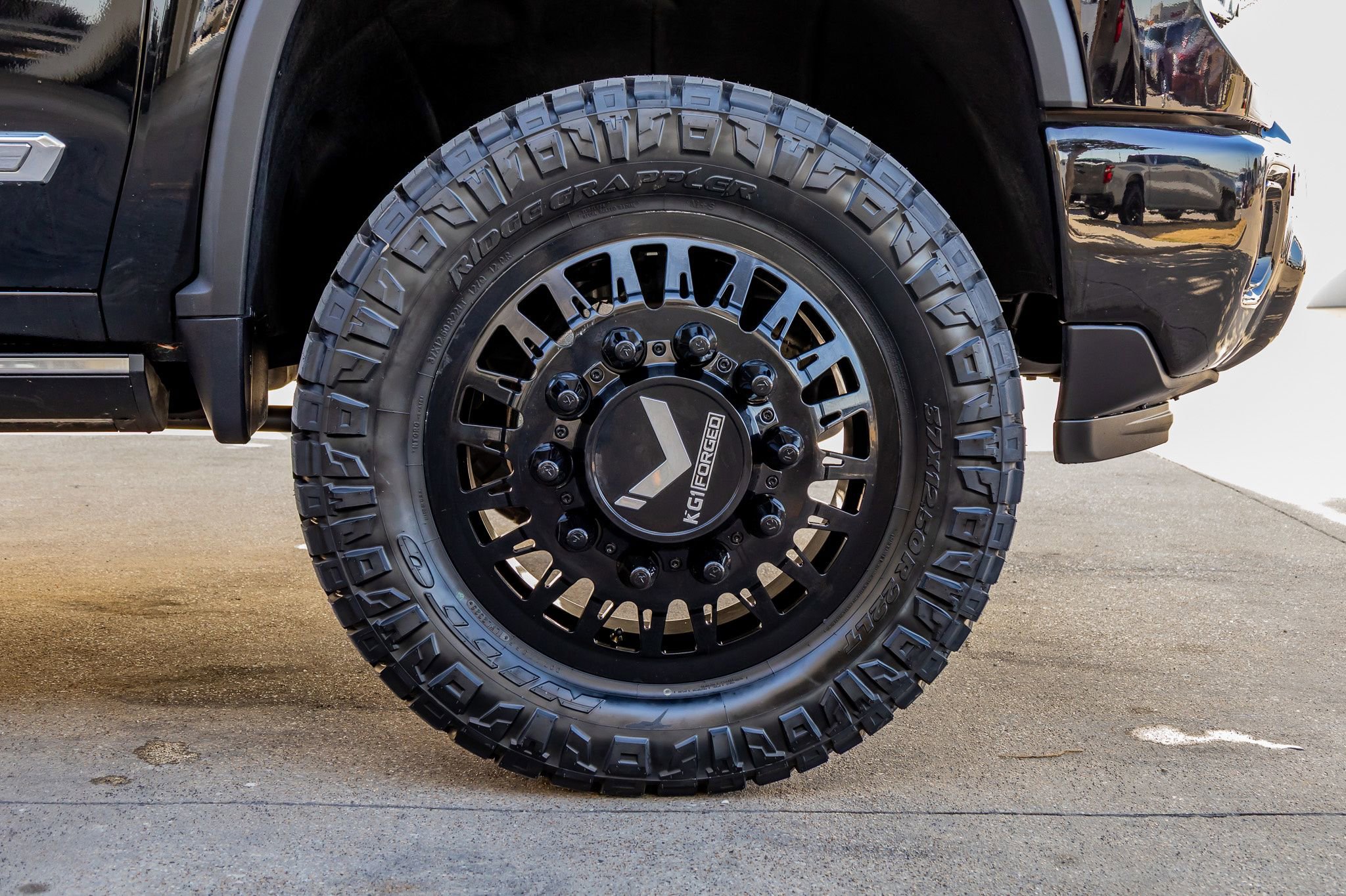 Used 2024 Chevrolet Silverado 3500 High Country w/ Technology Package image 12