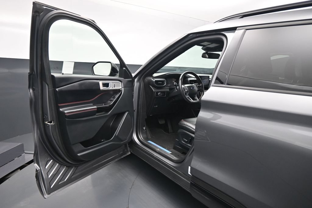 Certified 2023 Ford Explorer ST-Line w/ Class IV Trailer Tow Package RWD image 9