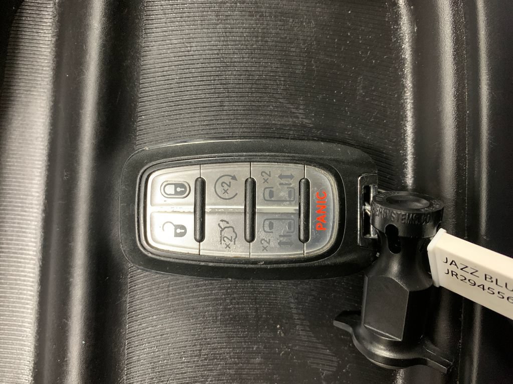 Used 2018 Chrysler Pacifica Touring-L FWD image 34