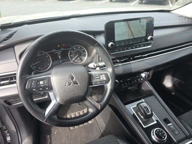 Used 2022 Mitsubishi Outlander SE image 13