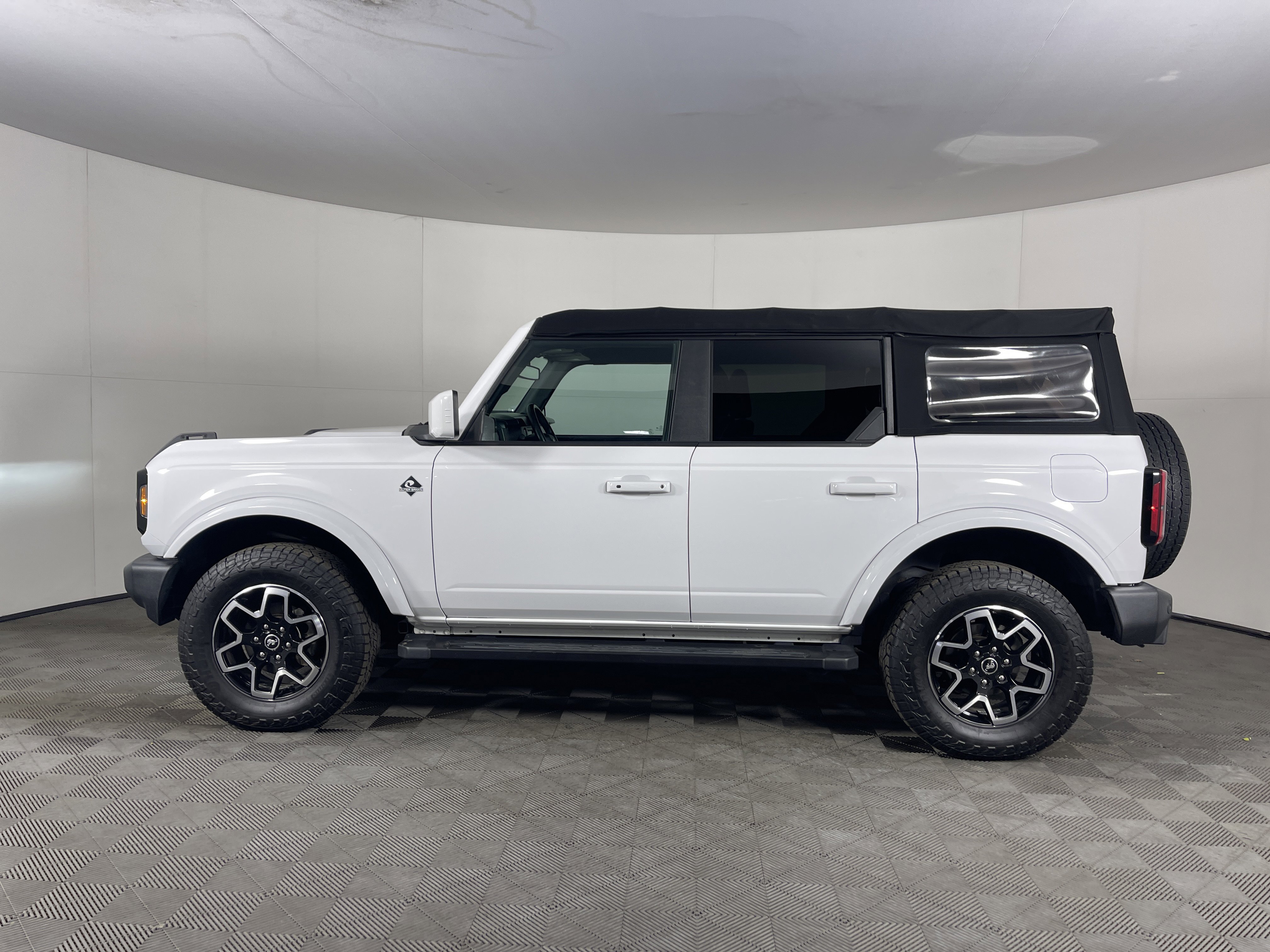 Used 2022 Ford Bronco Outer Banks image 3