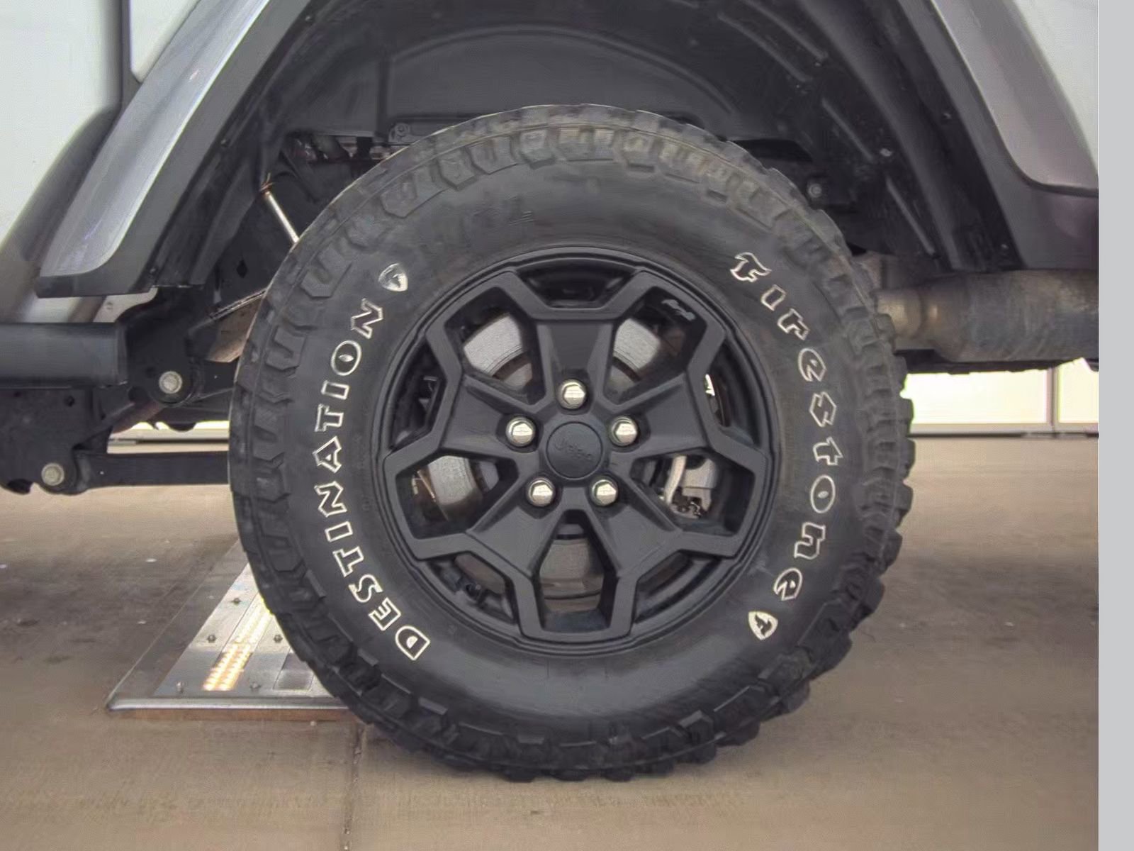 Used 2021 Jeep Gladiator Willys image 12