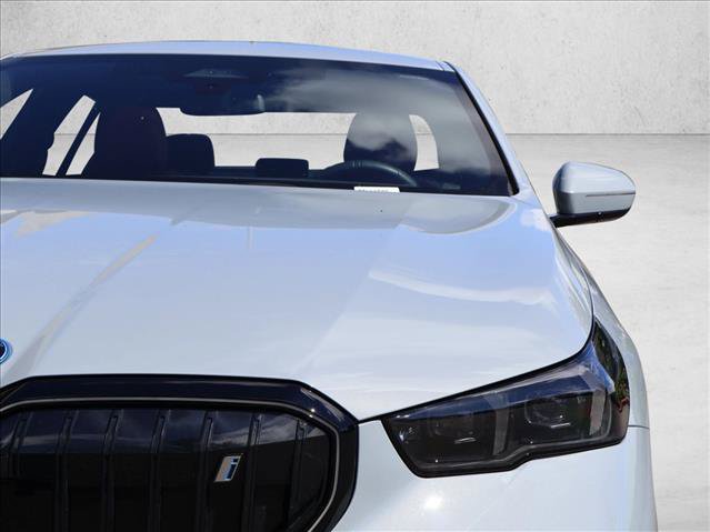 Used 2026 BMW i5 eDrive40 AWD/4WD image 2