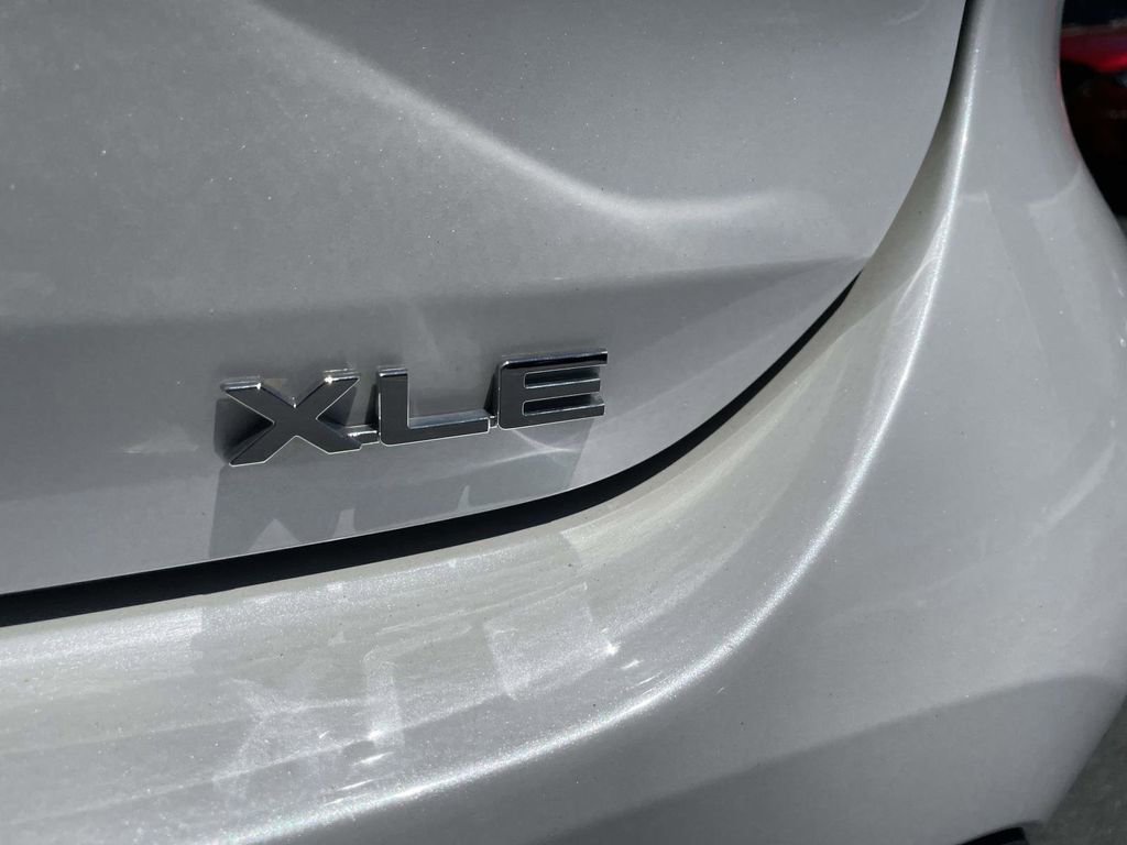 Used 2024 Toyota Highlander XLE AWD/4WD image 21
