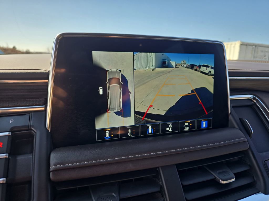 Used 2023 GMC Yukon SLT w/ SLT Premium Package image 24