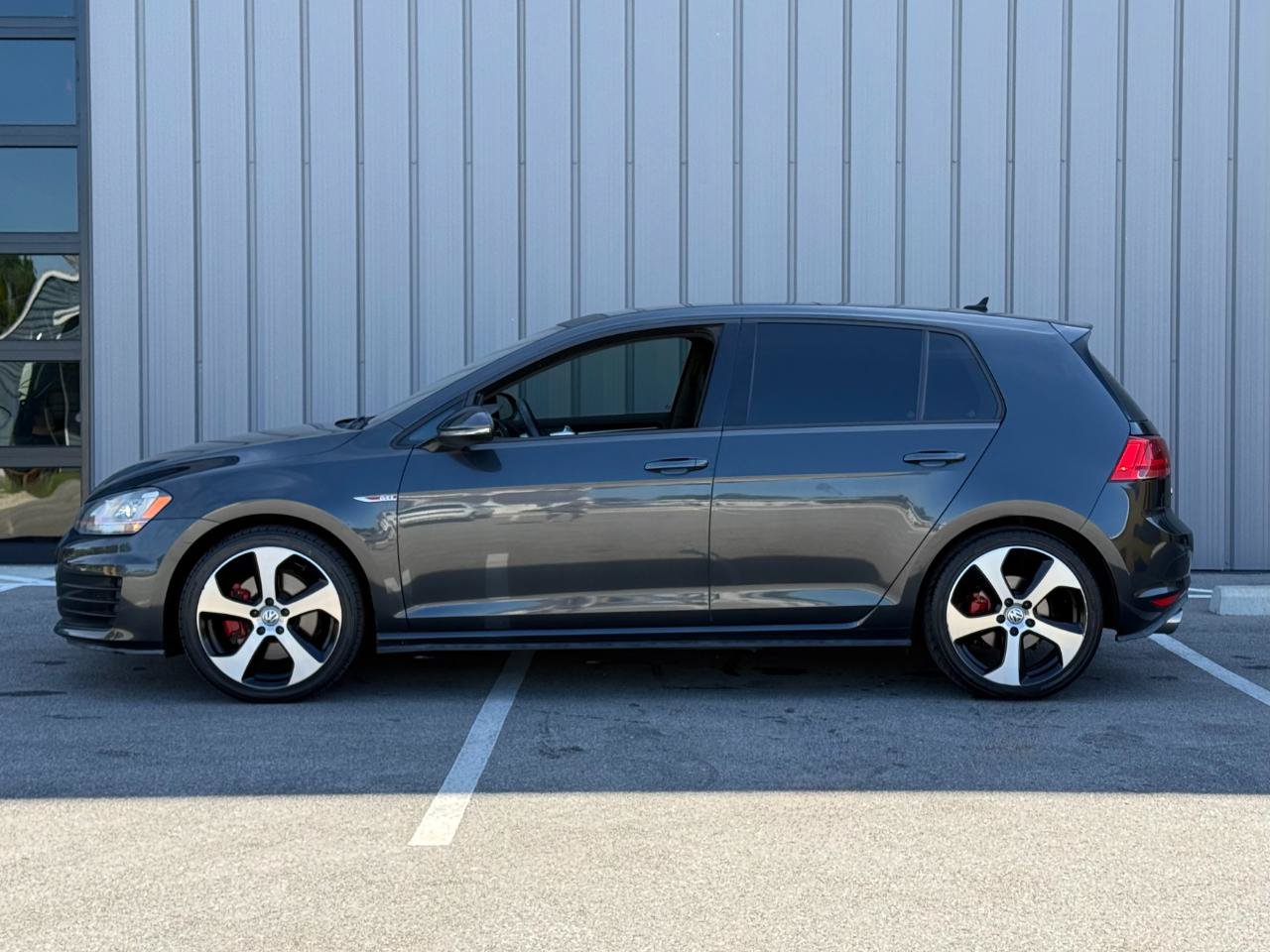 Used 2016 Volkswagen GTI SE w/ Lighting Package (SEL) FWD image 8