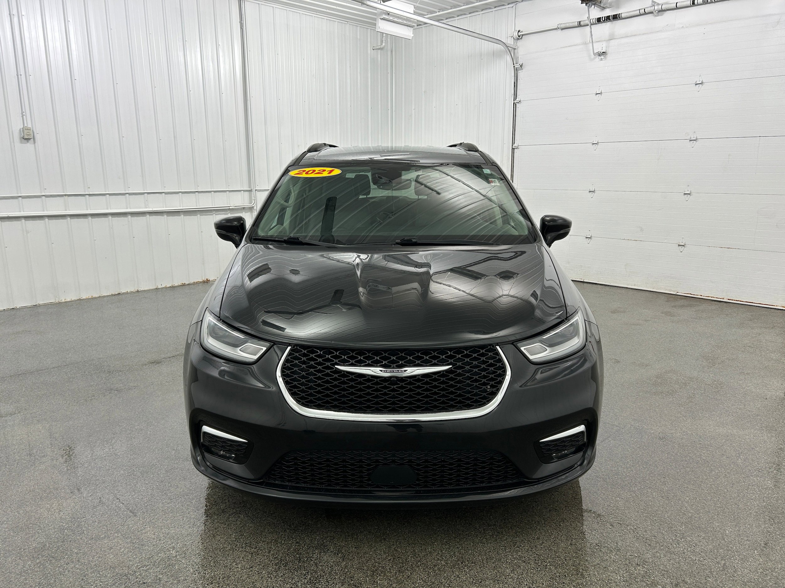 Used 2022 Chrysler Pacifica Touring-L FWD image 17