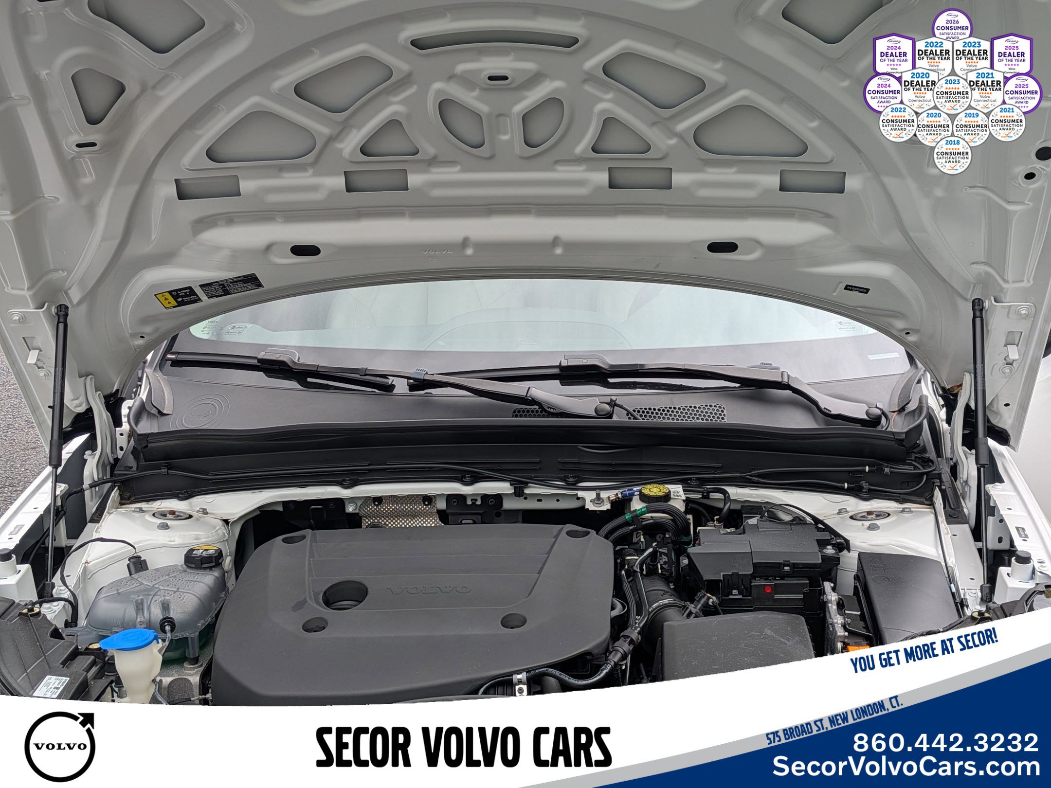 Certified 2023 Volvo XC40 B5 Plus w/ Driver Assist Package AWD/4WD image 29