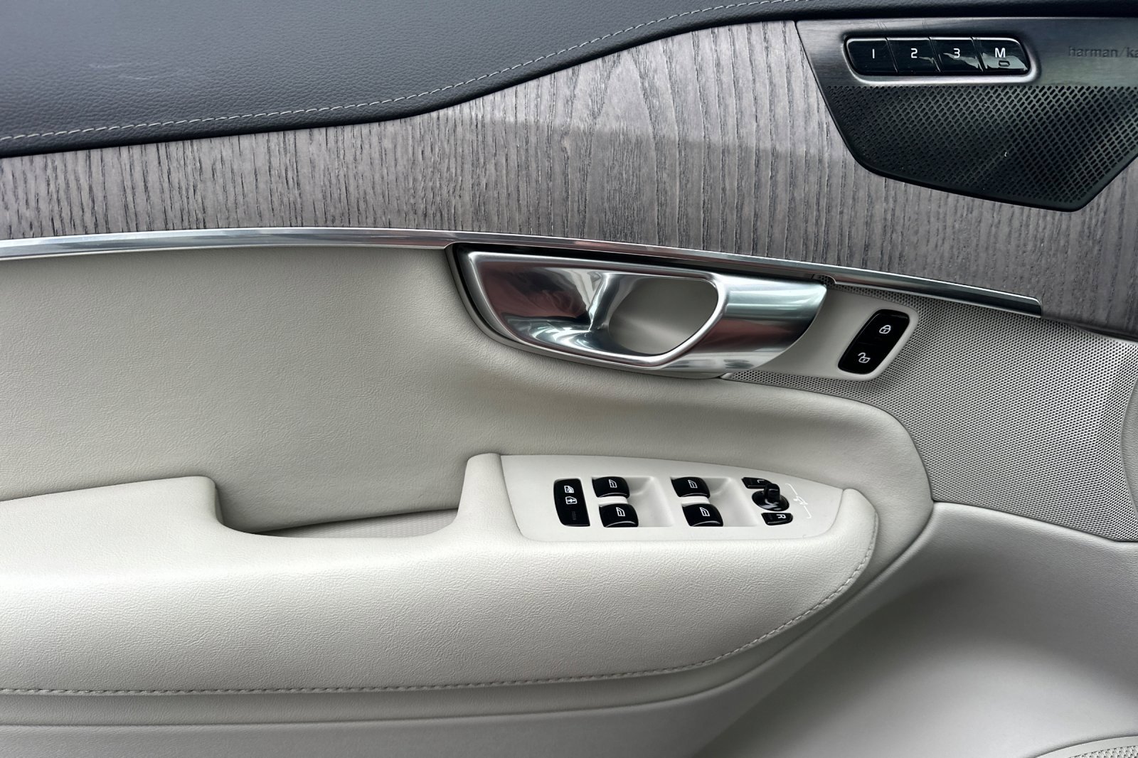 Certified 2022 Volvo XC90 T8 Inscription w/ Advanced Package image 15