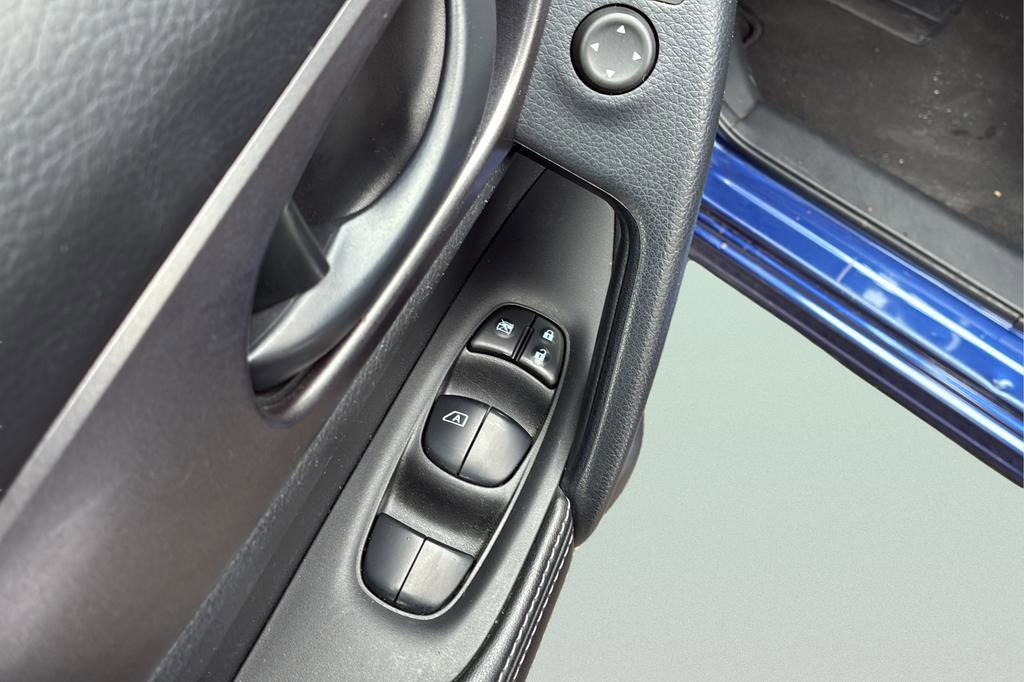 Used 2022 Nissan Rogue Sport S image 10